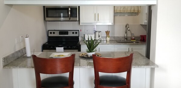 Elite Apartment, 1 Bedroom, Ensuite | Private kitchen | Full-size fridge, microwave, oven, stovetop - New Kingston Guest Apt at Kingsway (Kingston)