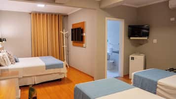 QUADRUPLO 4 CAMAS DE SOLTEIRO | 2 bedrooms, minibar, in-room safe, desk