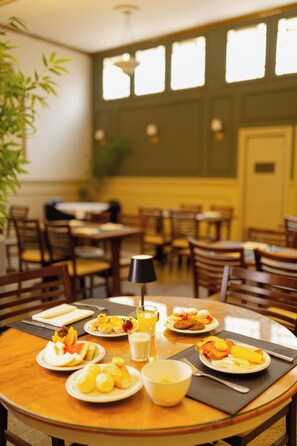 Petit déjeuner buffet compris tous les jours