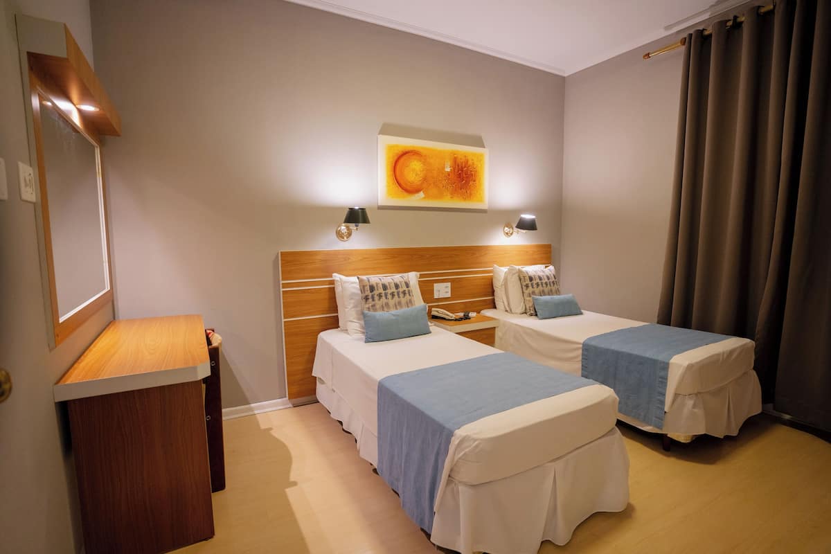 PNE | 2 Schlafzimmer, Minibar, Zimmersafe, Schreibtisch