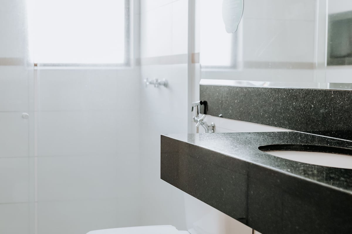 shower, free toiletries, towels