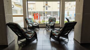 Televisión LCD de 26 pulgadas con canales por cable y televisión