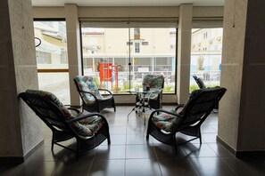 Télévision LCD de 26 pouces avec chaînes par câble, télévision