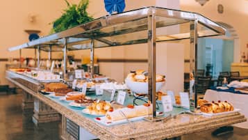Free daily buffet breakfast