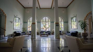 Télévision LCD de 26 pouces avec chaßnes par cùble, télévision