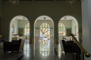 Télévision LCD de 26 pouces avec chaînes par câble, télévision