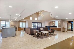 Lobby - Best Western Plus Coalinga Inn (Coalinga)