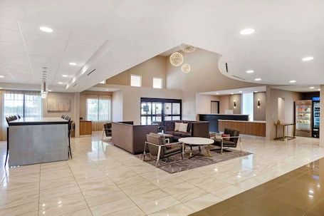Lobby. Best Western Plus Coalinga Inn