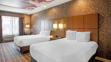 Pillowtop-Betten, Schreibtisch, Verdunkelungsvorhänge