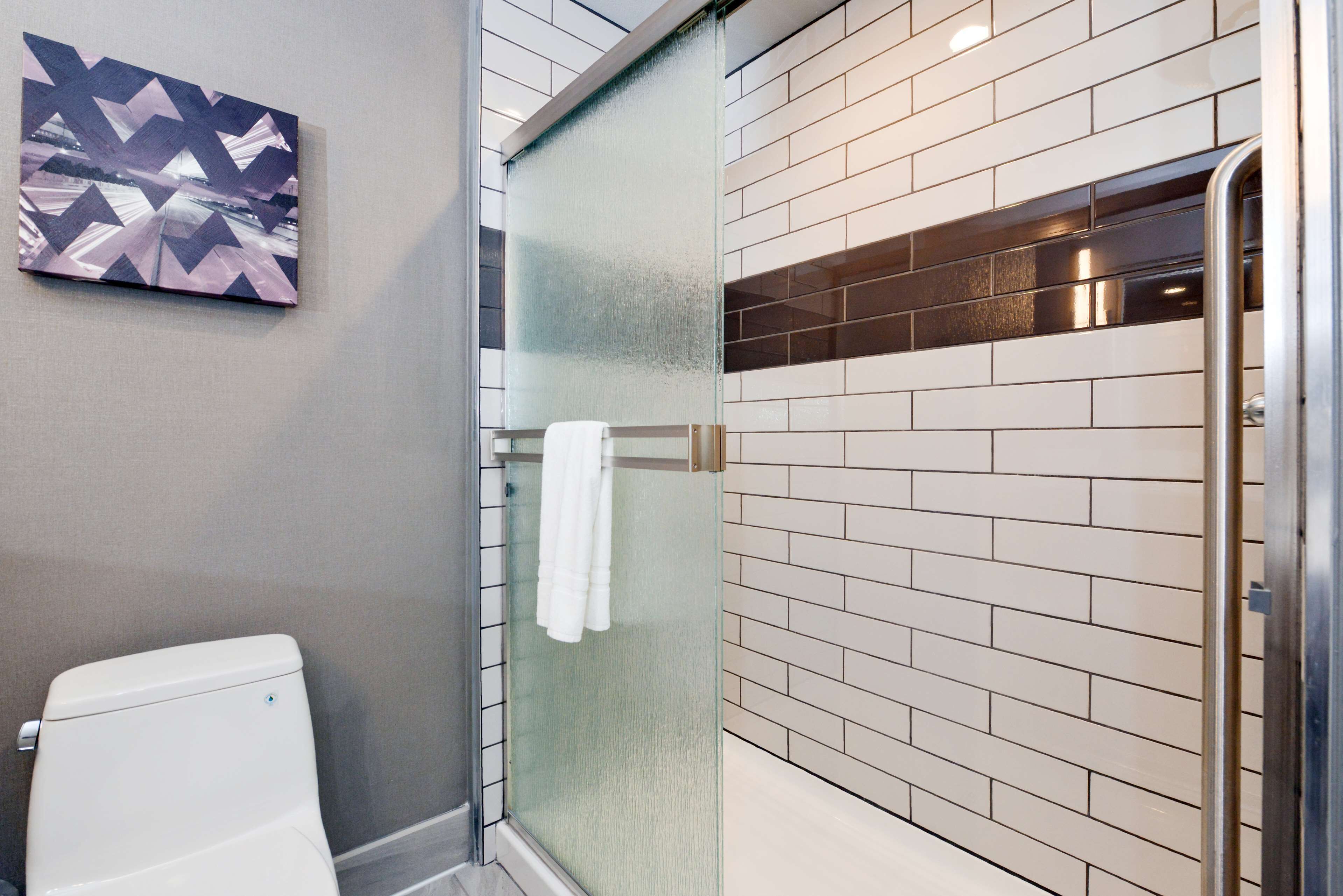 combined shower/bathtub, free toiletries, hair dryer, towels