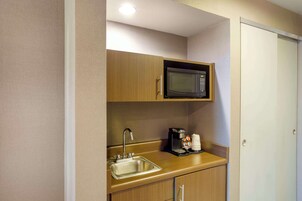 Standard Room, 2 Queen Beds, Non Smoking, Refrigerator & Microwave (with Sofabed) | Room amenity