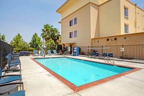 حمّام سباحة خارجي