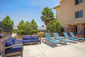 حمّام سباحة خارجي