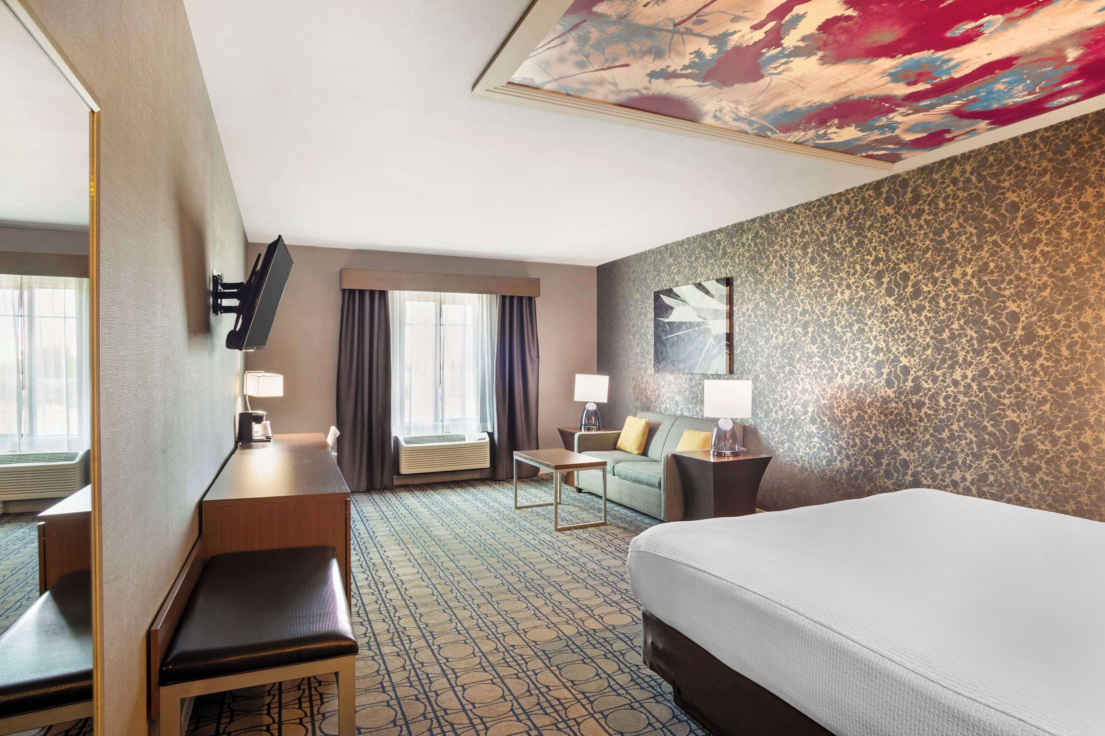 Chambre Standard, 1 très grand lit, non-fumeur, réfrigérateur et four à micro-ondes (with Sofabed)