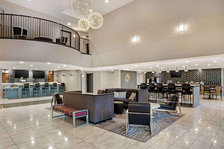 Lobby. Best Western Plus Coalinga Inn