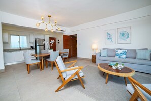 Apartament, 2 dormitoris, vistes al jardí | Sala d'estar | Televisor de plasma 