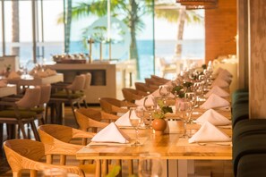 3 restaurants, breakfast, lunch, dinner served; Italian cuisine