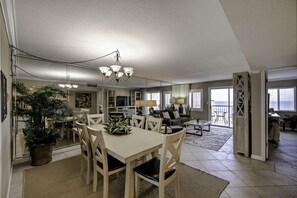 In-room dining - Holiday Surf and Racquet Club (Destin)