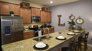 Appartement, plusieurs chambres | Restauration dans la chambre