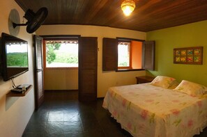 Quarto conforto, quartos conectados, vista para o rio (Suite Quádruplo Luxo) | Frigobar, Wi-Fi de cortesia, roupa de cama