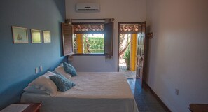 Habitación de lujo, planta baja | Minibar, wifi gratis, ropa de cama