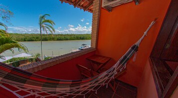 Minibar, wifi gratis y ropa de cama 