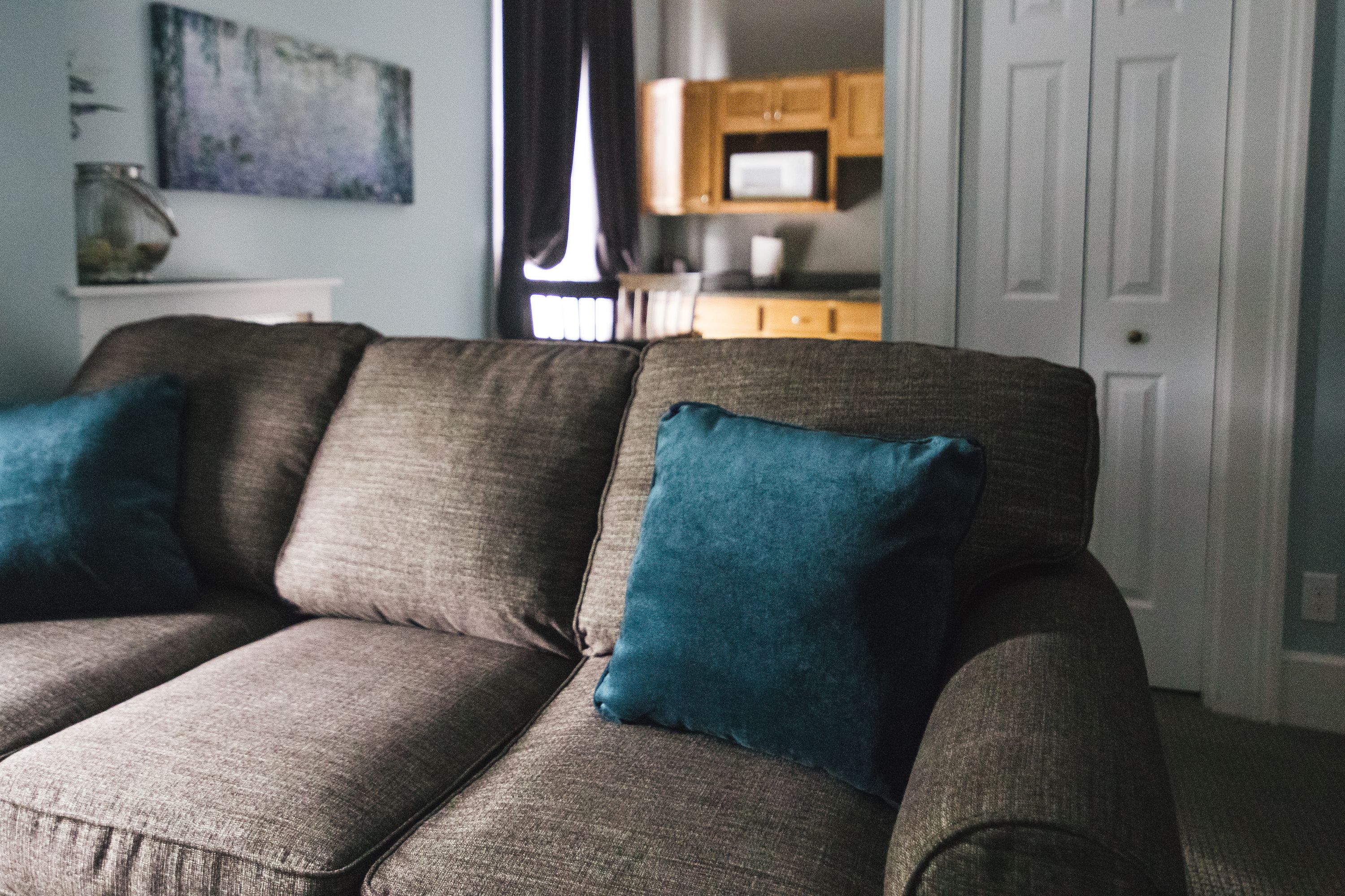 executive suite, 1 queen bed, non smoking, kitchenette | living area | 42-inch flat-screen tv with digital channels, tv, streaming services