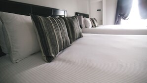 Suite, 2 queensize-senger, ikke-røyk, tekjøkken | Sengetøy av topp kvalitet, blendingsgardiner og strykejern/-brett