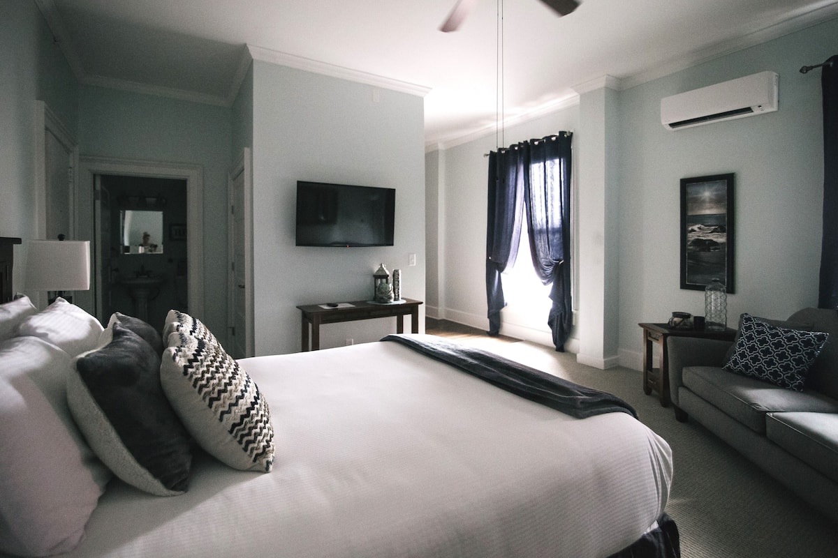 studio, 1 queen bed, non smoking, kitchenette | premium bedding, blackout curtains, iron/ironing board, free wifi