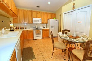 Apartment, Multiple Bedrooms | Private kitchen