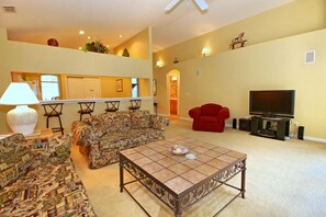 Apartment, Multiple Bedrooms | Living area