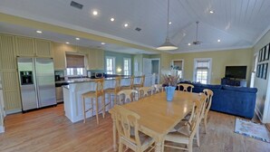 In-room dining - MCBTS-8 Wisteria (Panama City Beach)