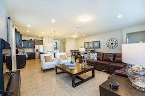 Apartment, Multiple Bedrooms | Living area