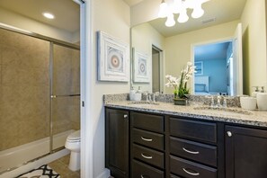 Apartment, Multiple Bedrooms | Bathroom