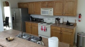 Apartment, Multiple Bedrooms | Private kitchen - LP302 (Davenport)