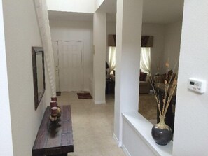 Huoneisto, useita makuuhuoneita | Oleskelualue | DVD-soitin