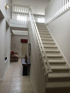 Huoneisto, useita makuuhuoneita | Oleskelualue | DVD-soitin