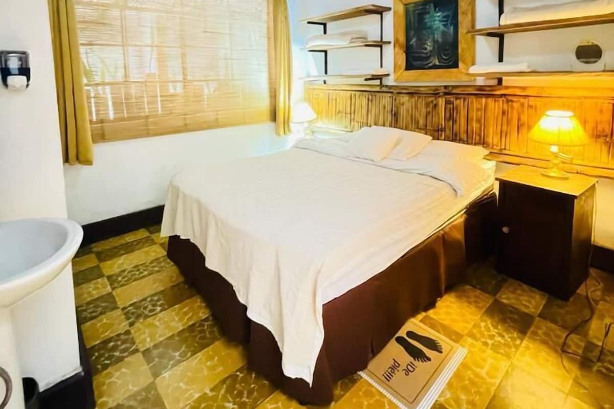 Free WiFi, bed sheets, wheelchair access