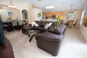 Appartement, plusieurs chambres | Coin séjour | Lecteur de DVD