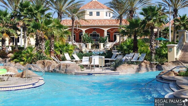 Outdoor pool - Cheshire Cat's Lair (Davenport)