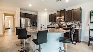 Apartment, Multiple Bedrooms | Private kitchen - 1346YC (Davenport)
