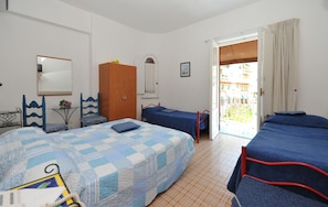Quadruple Room | Down comforters, free WiFi, bed sheets - Hotel Europa (Minori)