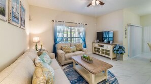 Apartment, Multiple Bedrooms | Living room | DVD player - 1564 Moon Valley Drive (Davenport)