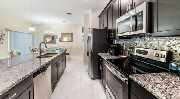 Apartment, Multiple Bedrooms | Private kitchen | Microwave, oven, stovetop, dishwasher - 1564 Moon Valley Drive (Davenport)