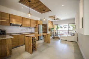 Deluxe Apartment, 2 Bedrooms, Kitchen, Mountain View | Private kitchen | Fridge, espresso maker