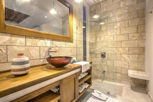 Deluxe tweepersoonskamer, 1 kingsize bed | Badkamer | Gratis toiletartikelen, handdoeken, zeep, shampoo