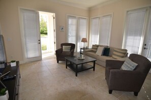 Apartment, Multiple Bedrooms | Living area