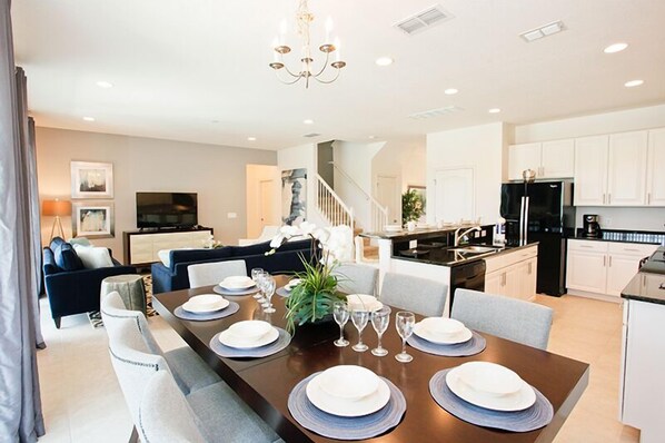 Apartment, Multiple Bedrooms | In-room dining - 5229 Oakbourne Avenue (Davenport)