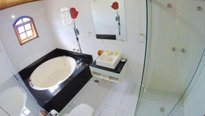 Suite – comfort | Bad | Dusj, hårføner og håndklær