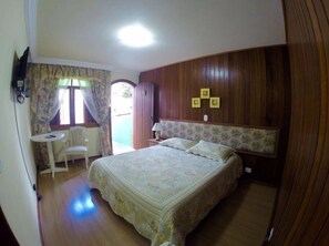 Comfort Suite | Minibar, blackout drapes, free cribs/infant beds, free WiFi